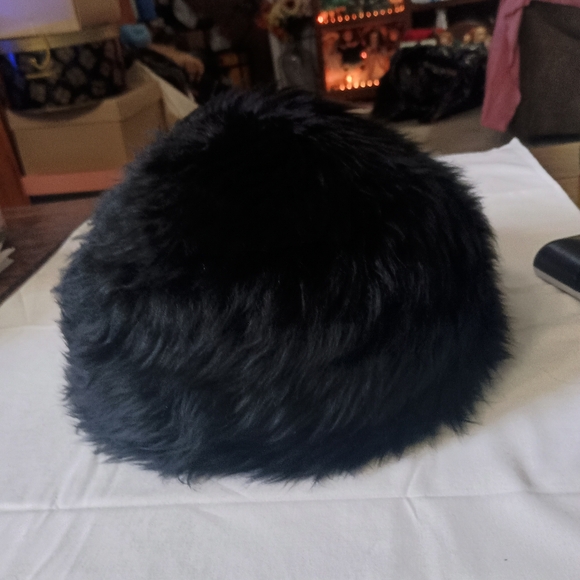 Vintage Women's 1950s Genuine Tuscan Lamb Fur Hat - Picture 8 of 8